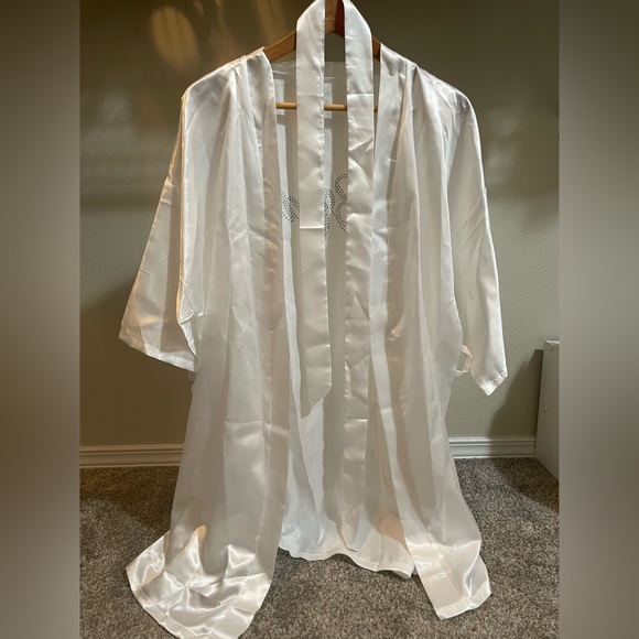 White satin "Bride" robe - Picture 3 of 4